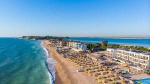 Plaja statiunii eforie nord prezinta urmatoarele diferentieri de a lungul ei: Complex De Apartamente In Regim Hotelier La Malul Marii Negre Yozi Ro