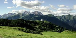 Important domaine skiable hivernal de la région, bien connu des amateurs de cyclisme, le mont zoncolan est particulièrement réputé grâce au giro. 52tstm9idehxkm