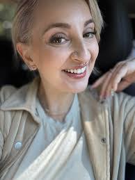 Carol Galli's Instagram, Twitter & Facebook