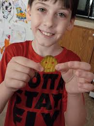 The end of my pickle was smiling at me with one creepy eye lol 😂