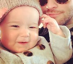 Cet animateur québécois connue nous présente sa fille!!!