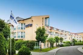 Number of your reservation, date of stay, last name of the person who made the reservation. Hotel Park Inn By Radisson Munich East Munchen Centraldereservas Com