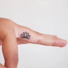 Depuis que le portugal a rétrocédé macao à la chine en 1999, la fleur de. Tatouage Lotus Significations Et Illustrations Tattoome Le Meilleur Du Tatouage
