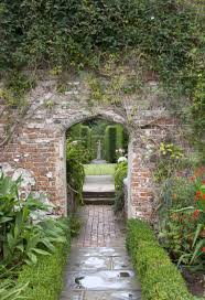 13 imaginative wall garden ideas for the uninspired | yard surfer. 10 Garden Ideas To Steal From Vita Sackville West At Sissinghurst Castle Gardenista