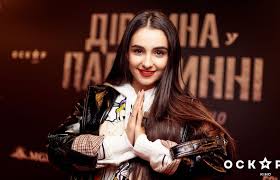 Анна тринчер — малиновые волосы 02:50. Zvezda Seriala Shkola Anna Trincher Na Premere Filma Devushka Kotoraya Zastryala V Pautine