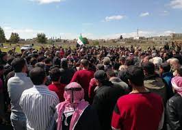 قصف يستهدف أحياء درعا البلد وطريق السد والمخيمات بجميع أنواع الأسلحة. Ù„Ù„ÙŠÙˆÙ… Ø§Ù„Ø«Ø§Ù†ÙŠ Ø¹Ù„Ù‰ Ø§Ù„ØªÙˆØ§Ù„ÙŠ Ø£Ù‡Ø§Ù„ÙŠ Ø¯Ø±Ø¹Ø§ Ø§Ù„Ø¨Ù„Ø¯ ÙŠØ®Ø±Ø¬ÙˆÙ† ÙÙŠ Ù…Ø¸Ø§Ù‡Ø±Ø§Øª Ù…Ù†Ø§Ù‡Ø¶Ø© Ù„Ù„Ø£Ø³Ø¯ Ø²Ù…Ø§Ù† Ø§Ù„ÙˆØµÙ„