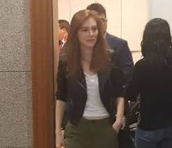Menajer başay okay'ın elçin sangu'ya açtığı 100 bin dolarlık tazminat davasının yeni duruşmasında, ünlü oyuncunun annesi müyesser ses tanık olarak dinlendi. Elcin Sangu Hakliyim Kazanacagim Fiskos Haberleri