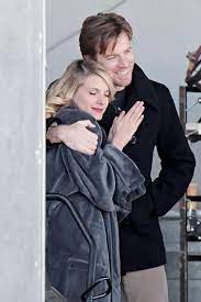 Son père, âgé de 71 ans. Melanie Laurent Actress Melanie Laurent Ewan Mcgregor Actresses