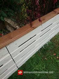 Florent Gyss Zeigt Uns Seinen Garten Mit Paletten Und Auch Der Zaun Der Ihn Mit Kompletten Europaletten Gebaut Paletten Garten Vorgarten Europaletten Garten
