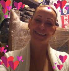 Lori Capes's Instagram, Twitter & Facebook