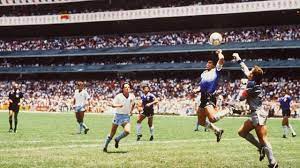 Este martes 22 de junio, a las 16:09 horas de argentina, miles de fanáticos volvieron a gritar el histórico gol de diego armando maradona contra inglaterra, que ponía el marcador 2 a 0 y. El Dia Que Diego Maradona Hizo El Gol Del Siglo Y Se Convirtio En Villano Por La Mano De Dios Bbc News Mundo