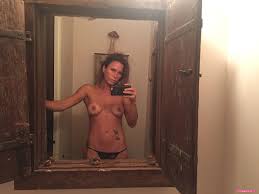 En 2005, rhona mitra interpretó un pequeño papel, haciendo de kit mcgraw en la tercera temporada de la serie nip/tuck. Rhona Mitra Sexy Leaked Thefappening Pictures The Fappening Plus