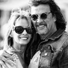 Dennis Roche's Instagram, Twitter & Facebook