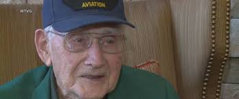 WWII veteran graduates college nearly 70 years after his last class