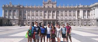 The population of the madrid metropolitan area is madrid es la capital y ciudad más grande de españa. Learn Spanish In Madrid Linguaschools Spanish Courses In Madrid