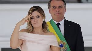 De braziliaanse president jair bolsonaro is in het ziekenhuis opgenomen omdat hij al tien dagen lang wordt geplaagd door de hik. Finanzmarkte Begrussen Amtsantritt Von Brasiliens Prasident Bolsonaro