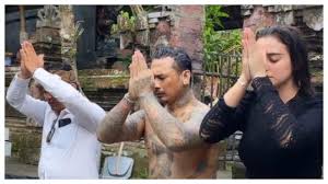 Bayar denda rp 10 juta, kebebasan jerinx di depan mata. Mengenal Melukat Upacara Yang Dilakukan Jerinx Sid Usai Bebas Dari Penjara Tribunnews Com Mobile