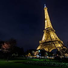 The eiffel tower at night—when its famous sparkling bulbs burst into action—is one of the most magical sights in paris. Eiffel Tower S Special Light Show That Takes Place Once A Day And How To See It Mirror Online