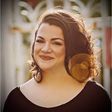 Laura Keeney's Instagram, Twitter & Facebook