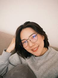 每次看到喜歡的網紅夫妻或是明星離婚我都會有點警鈴大響當然知道不可能永遠只恩愛甜蜜不吵架也知道高調放閃的背後總是有看不到的苦與辣