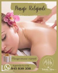 El masaje relajante consiste en la realizar maniobras superficiales en las  que la intensidad de la presión es suave y el ritmo lento y reiterativo, de  manera que al recibir un contacto