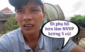 Hiện tượng mạng Lộc Fuho gây tranh cãi: Làm phụ hồ kiếm 1 triệu/ ngày ăn  đứt lương văn phòng, mua iPhone 12 là chuyện dễ