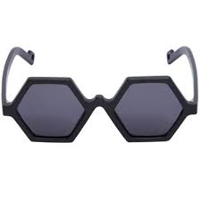 With a rollicking frat party in mind, they request suri to stay on to help them with serving and cleaning. Pawaka At We Love Glasses