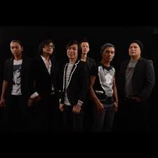 Bersama janji kau sentuh rasa percaya hangat dinginmu mengundang rindu kecewa hanya aku dihuni sepi rasa kasihmu. Hanya Aku Hyper Act Kkbox