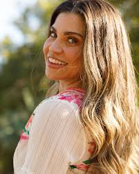 Danielle settles the great debate!… or does she??? 😆 Dogs or cats!