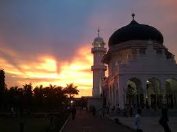 The baiturrahman grand mosque is a symbol of religion, culture, spirit, strength. Sunset Light In Mosques Baiturrahman Mosque Beautiful Mosques Aceh