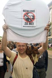 See more of milion chvilek pro demokracii on facebook. Milion Chvilek Pro Demokracii Petra Bajgara Chrudimske Noviny