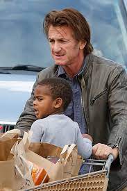 No one could accuse actress charlize theron of following the crowd. Charlize Theron Sean Penn Baby Per Masterplan Gala De