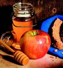 The honeycrisp apple tree is a newer variety and has become a very popular apple at the supermarkets. Honeycrisp Apple Trees For Sale Willis Orchards