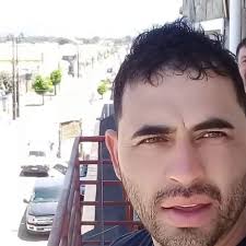 Es inevitable que pasemos a segunda vuelta. La gente ya se aburrió de  izquierda y derecha!.