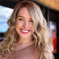 Heather Deschene's Instagram, Twitter & Facebook