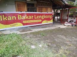 Ikan laut bakar sambal pesisir ini menurut saya adalah salah satu primadona tempat makan di pasar simpang dago kalau malam. Rumah Makan Ikan Bakar Lengkong Bandung Restaurant Reviews Photos Tripadvisor