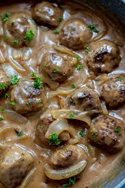 This One Pan Meatballs And Gravy With Onions Is A Simple Yet Satisfying Weeknight Dinner Recipe For The Whole Fam Meatball Recipes Easy Recipes Meatball Dinner