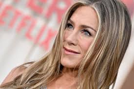Jennifer Aniston odsłoniła nogi na premierze. Co za figura!