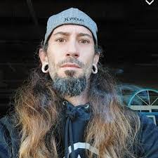 Warren Everson's Instagram, Twitter & Facebook