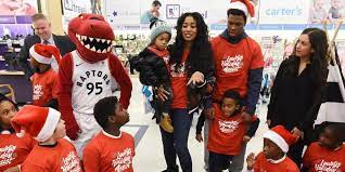 Kyle and ayanha founded the lowry love foundation in 2013. Kyle Lowry Treats Etobicoke Kids To Toys R Us Shopping Spree Toronto Com