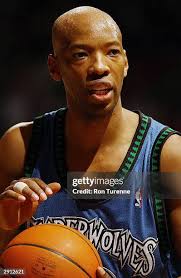 Donyell Marshall of the Toronto Raptors drives the lane against... News  Photo