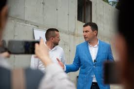 Misiunea agentiei noastre, ca de altfel si a celor 42 de agentii judetene, aflate în subordine directa este de a asigura un mediu mai bun în românia pentru generatiile prezente si viitoare si realizarea unor îmbunatatiri majore si continue ale calitatii aerului, solului si apelor. Qyk0hehkgwx1um