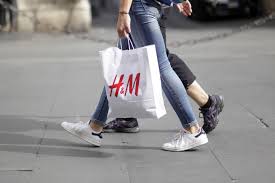 Hennes und mauritz ist eine internationale modekette aus schweden, welche in seinen geschäften kleidung, schuhe und accessoires für damen, herren die expansion in das geschäft für herren kam dann im jahre 1968, als das unternehmen die firma „mauritz widforss übernahm und anschließend. H M Produziert Jetzt Kleidung Aus Kuhmist Brigitte De