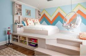 Anda bisa menggunakan ruang di bawah tempat tidur anda menjadi tempat penyimpanan yang menarik. 11 Inspirasi Hiasan Dinding Kamar Tidur Dari Bunga Kertas Hingga Kaligrafi Rumah123 Com