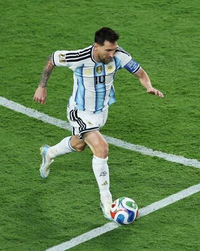 𝐍𝐄𝐕𝐄𝐑 𝐃𝐎𝐔𝐁𝐓 𝐋𝐄𝐎 𝐌𝐄𝐒𝐒𝐈 🌟🇦🇷 After missing the penalty, Messi scores a fantastic goal that takes him to the World Cup goal-scoring record 👑 Argentina are now leading at half-time.