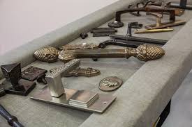 choose the cabinet hardware that fits