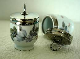 Oeuf Cocotte Dans Un Egg Coddler Cuiseur A œuf Oeufs Cocotte Cuiseur Cocotte