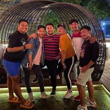 Kegunaan emas dapat dibagi menjadi dua. Sukses Di Youtube Ini Potret Asli Para Pemain Serial Warintil