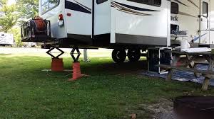 Keeping the rv in an uneven field means sleeping uncomfortably on a slanted bed. Rv Net Open Roads Forum Travel Trailers Parking And Staying On A Slope
