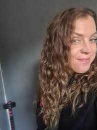 What hairdryer with diffuser and hair straightener to buy for enhancing  curls?